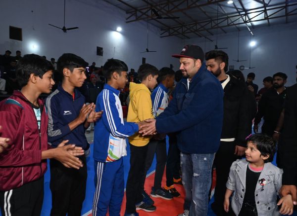 Blue-and-Green-Decorative-Traditional-Maximalist-Kabaddi-Match-Instagram-Post-417-x-371-px-512-x-512-px-600-x-438-px-6.jpg